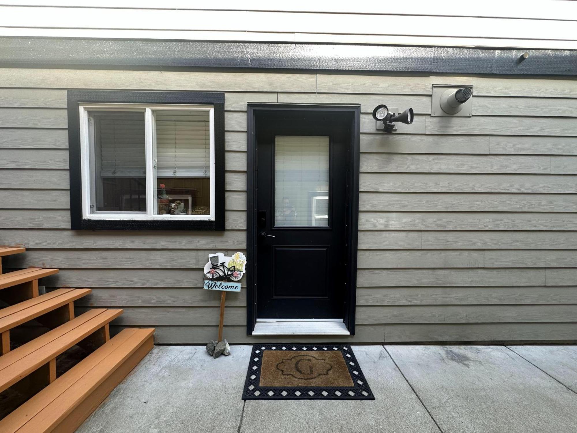 Separate Entry Sweet Home Victoria Extérieur photo