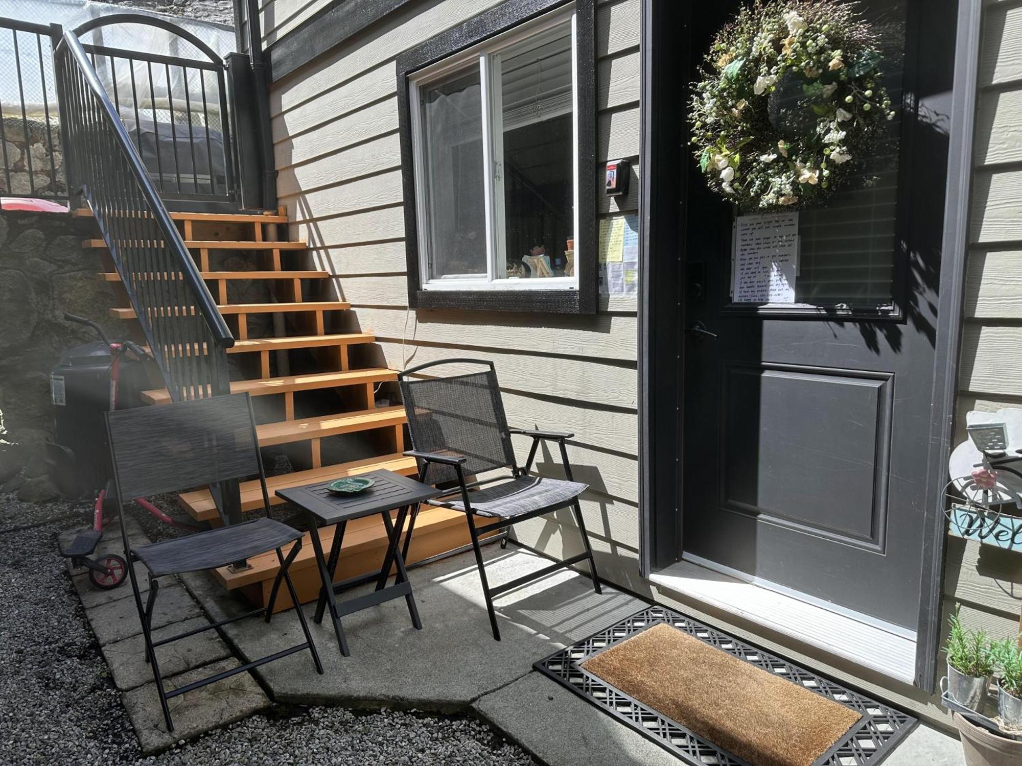 Separate Entry Sweet Home Victoria Extérieur photo